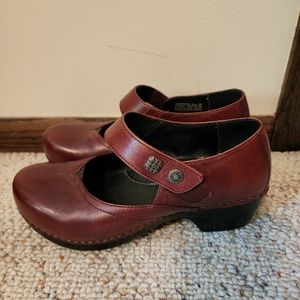 Dansko size 7.5 Brown dress shoes